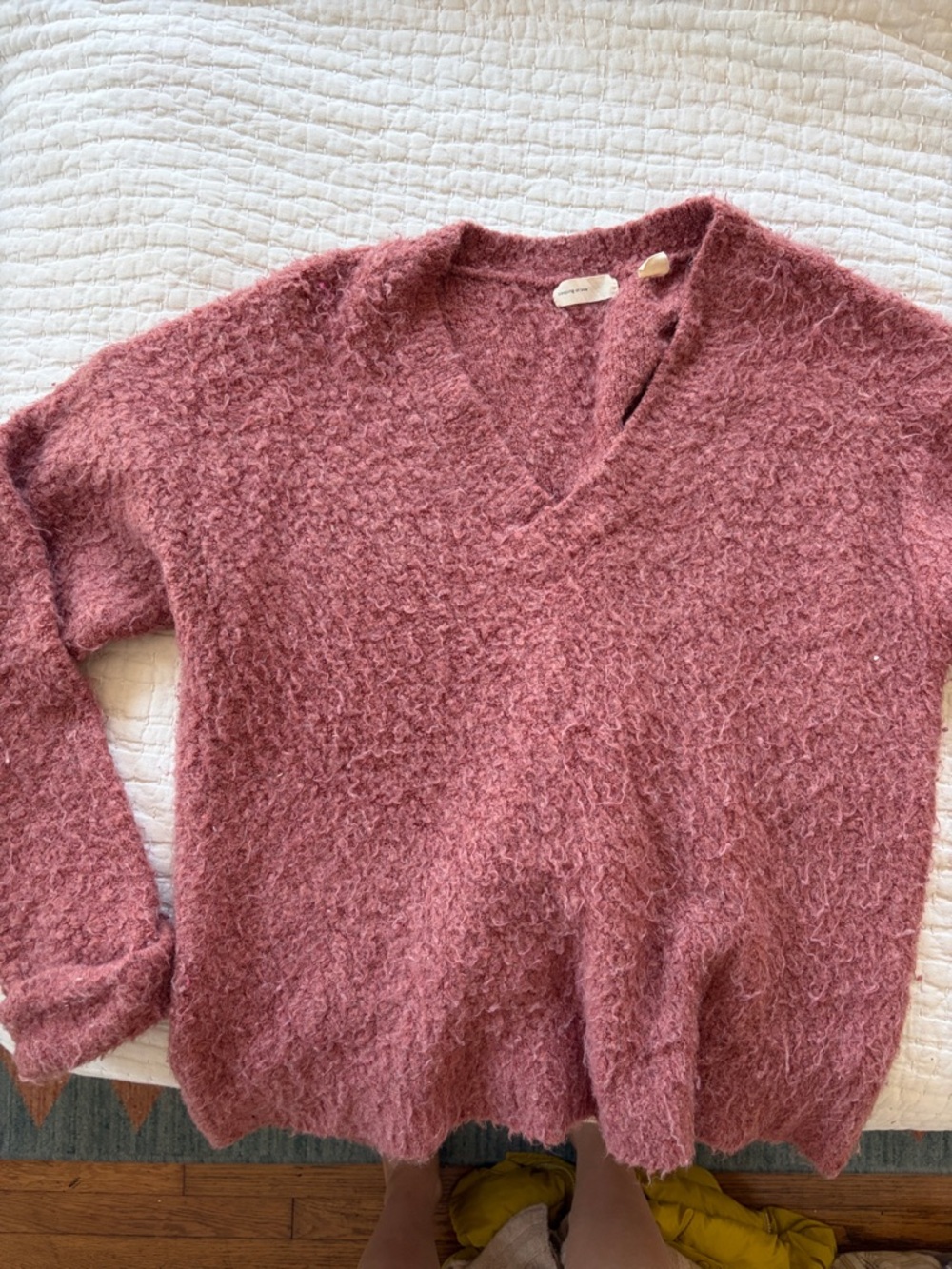 Women's V-Neck Fuzzy Sweater in Rosewood